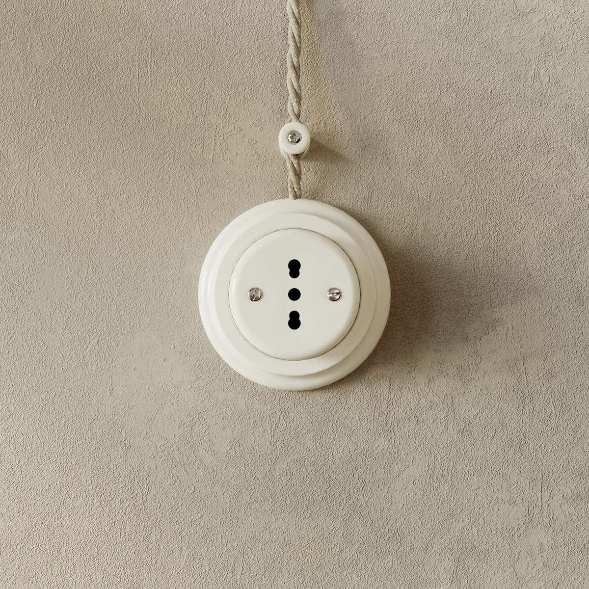 Base in porcellana per presa elettrica e per interruttore/deviatore - Bianco