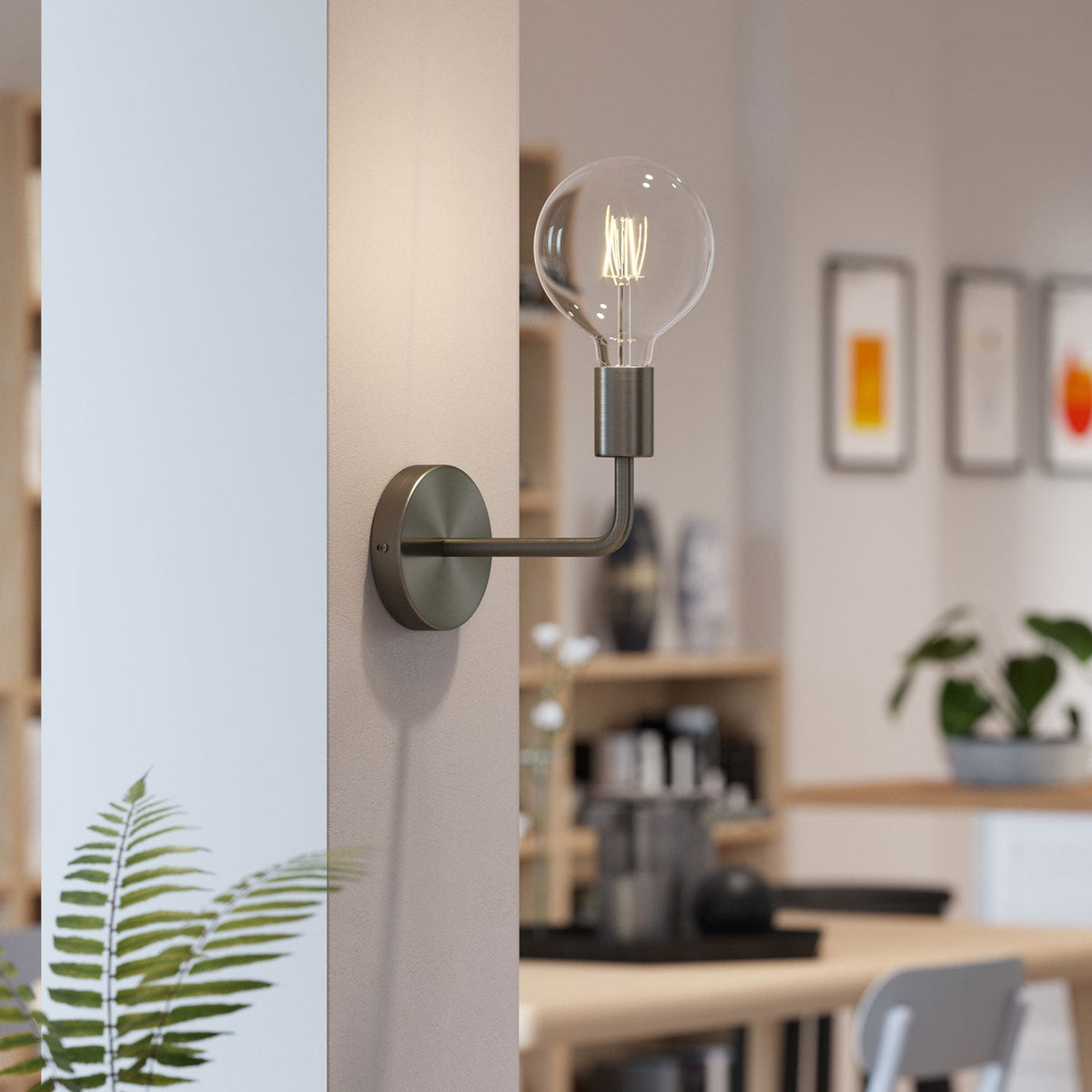Fermaluce Metal, lampada a muro in metallo con estensione curva - Titanio satinato