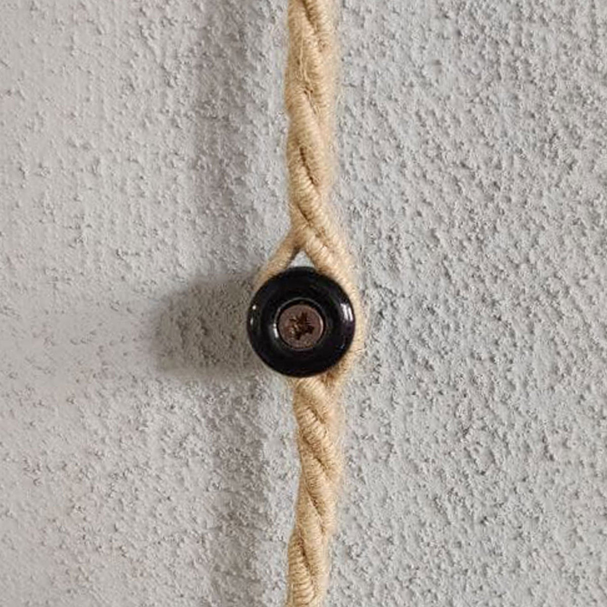 Isolatore in porcellana per impianto a parete 18 mm - Nero