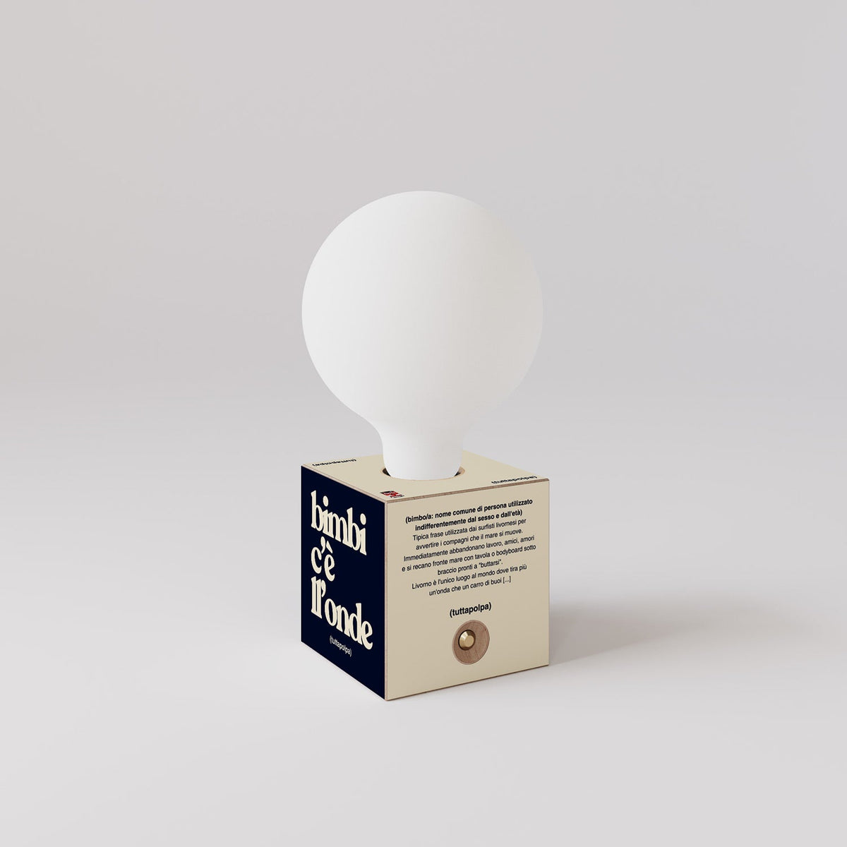 Lampada a batteria Cabless03 "Bimbi c’è l’onde" con lampadina globo effetto porcellana - Tuttapolpa