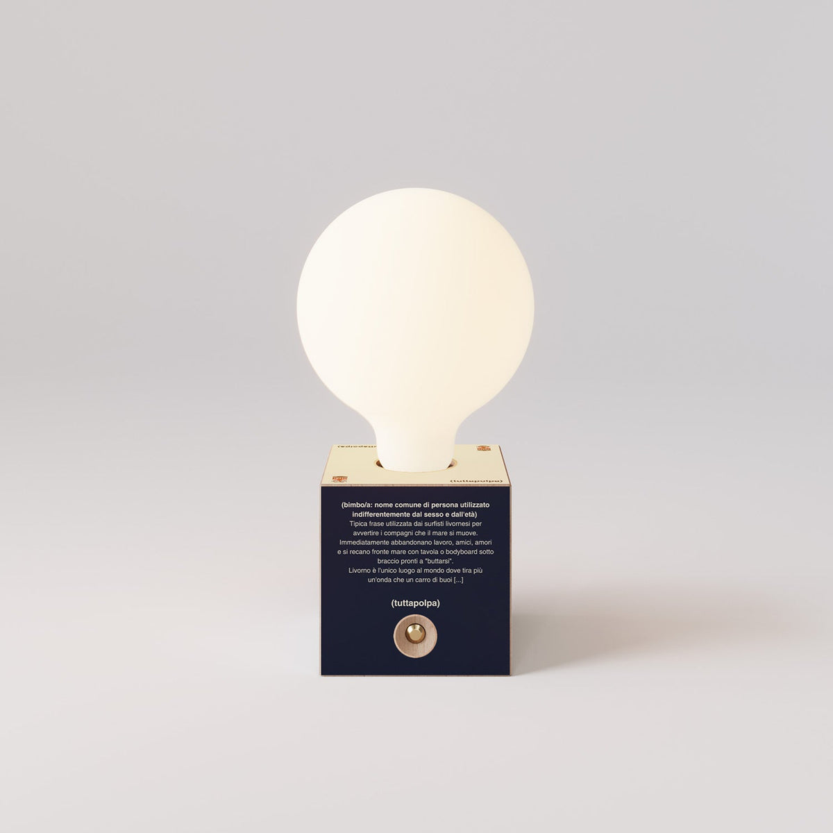 Lampada a batteria Cabless03 "Bimbi c’è l’onde" con lampadina globo effetto porcellana - Tuttapolpa