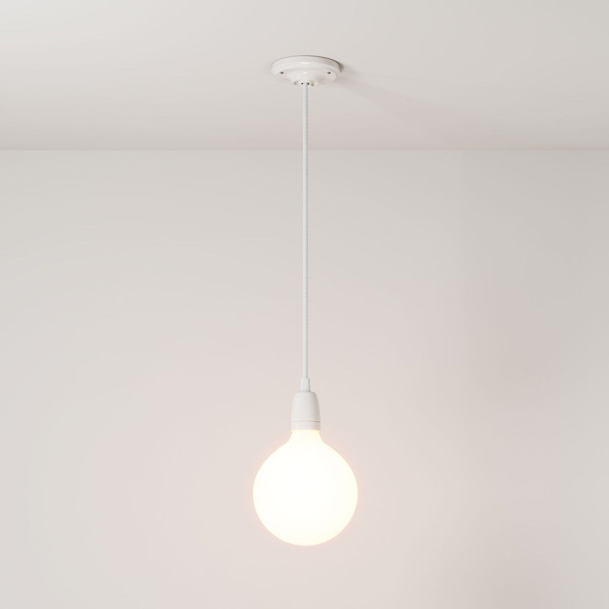 Lampada a sospensione completa di cavo tessile e finiture in porcellana colorata - Bianco
