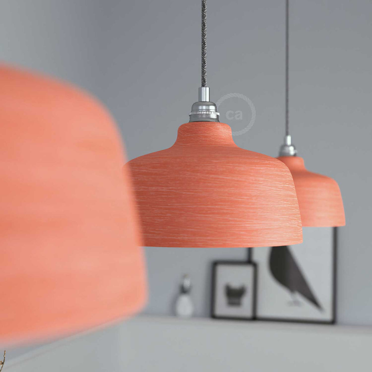 Lampada a sospensione completa di cavo tessile, paralume Coppa in ceramica e finiture in metallo - Corallo striato