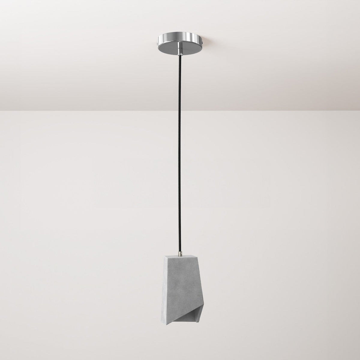 Lampada a sospensione completa di cavo tessile, paralume Prisma in cemento e finiture in metallo - Cemento chiaro