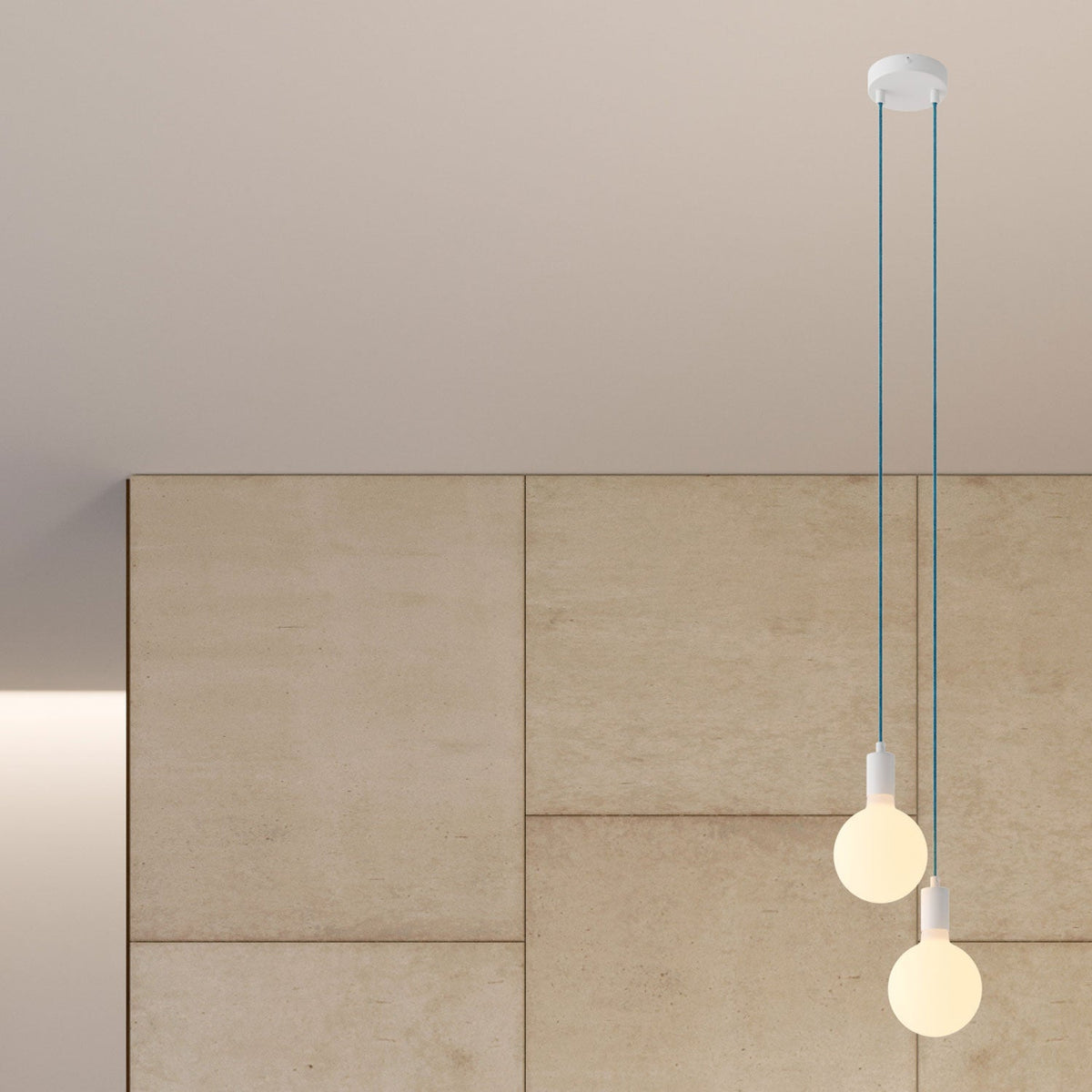 Lampada a sospensione multipla a 2 cadute con finiture in metallo - Bianco