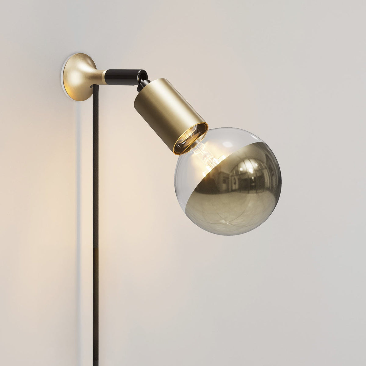 Lampada da parete MAG-Y con snodo e lampadina mezza sfera - Bronzo satinato