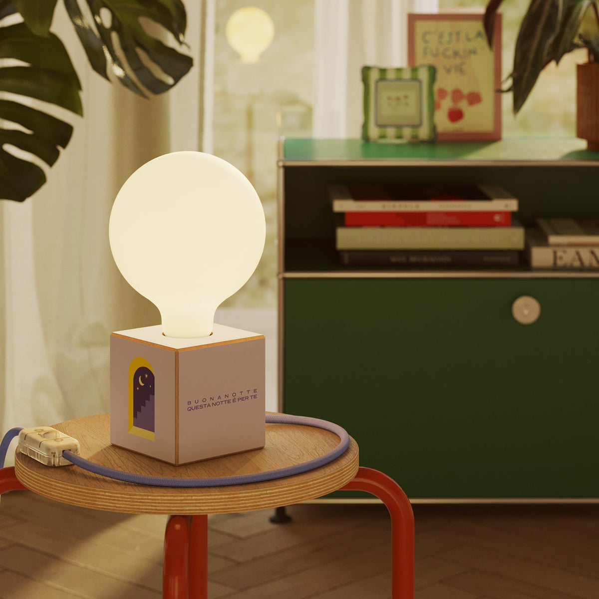 Lampada da tavolo Cubetto "Buonanotte fiorellino" con lampadina globo effetto porcellana - Santomanifesto