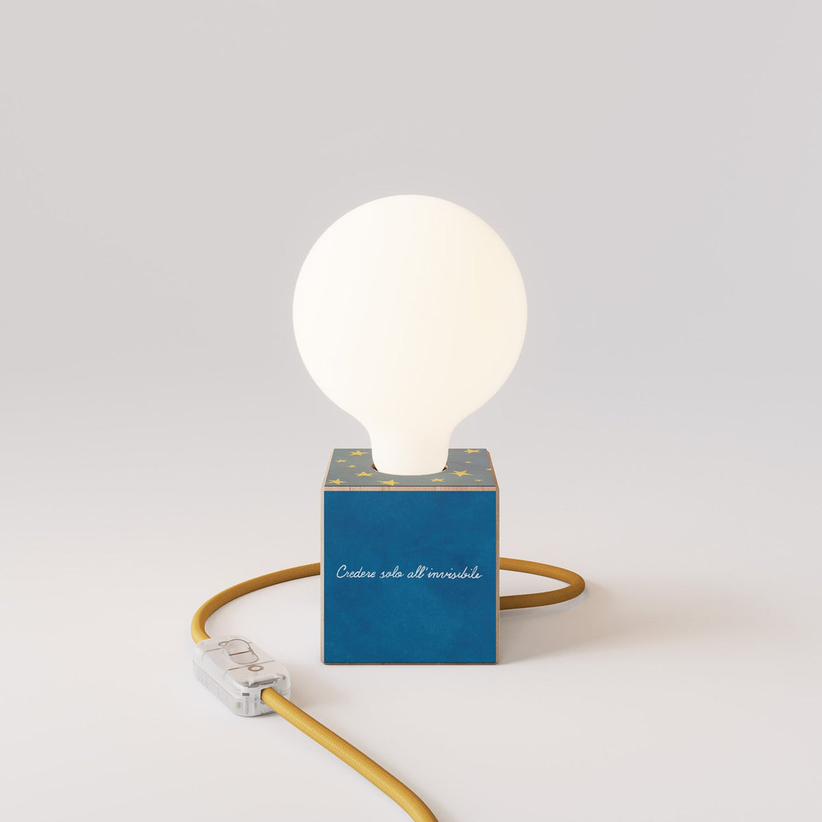 Lampada da tavolo Cubetto "La luna" con lampadina globo effetto porcellana - Santomanifesto