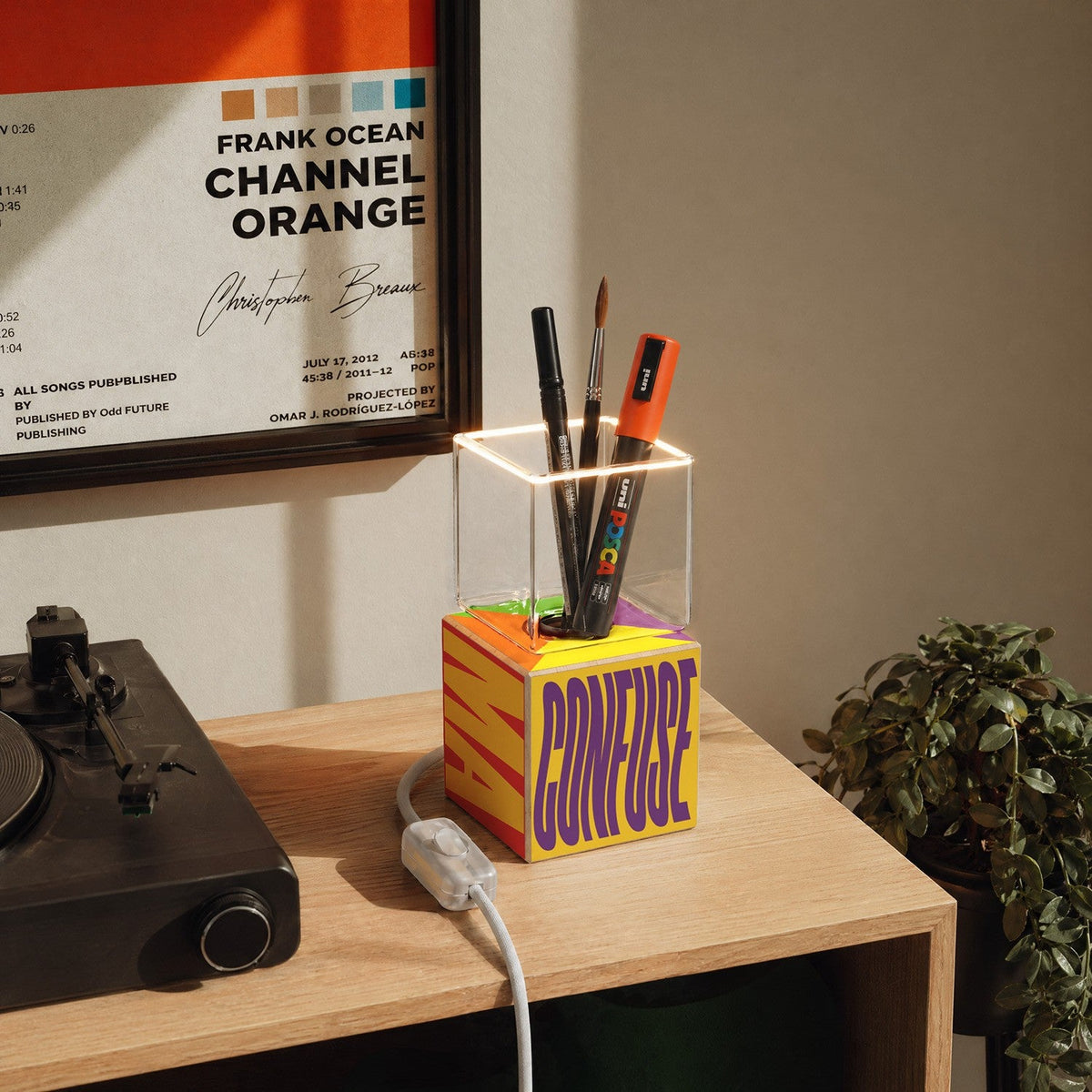Lampada da tavolo Cubetto "Poche idee ma confuse" con lampadina Ghost - Santomanifesto
