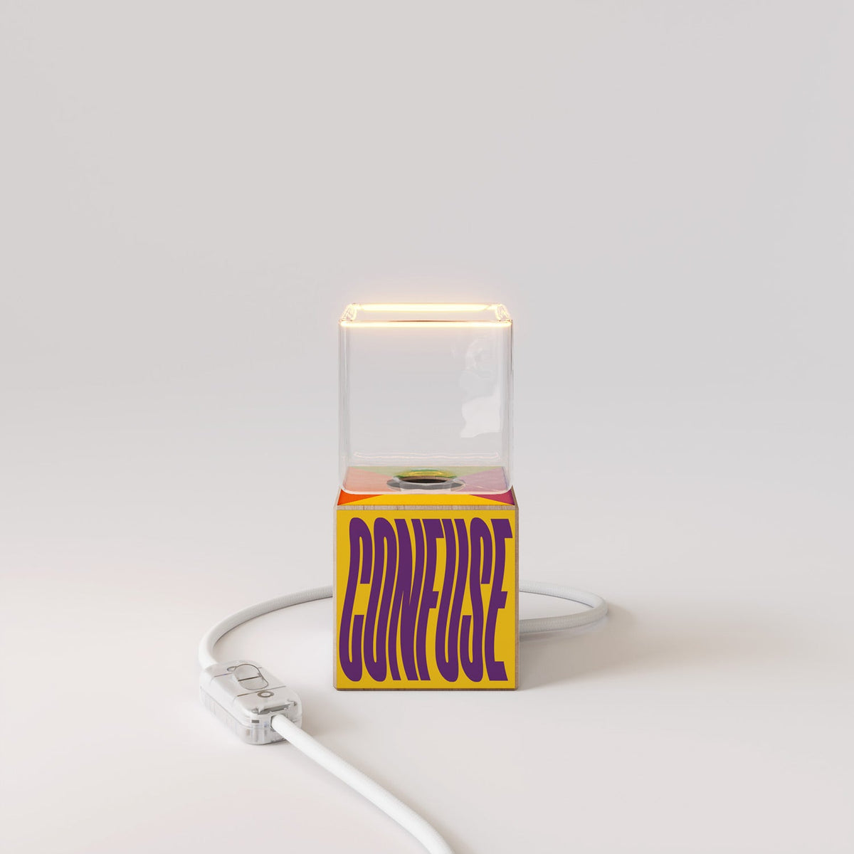 Lampada da tavolo Cubetto "Poche idee ma confuse" con lampadina Ghost - Santomanifesto
