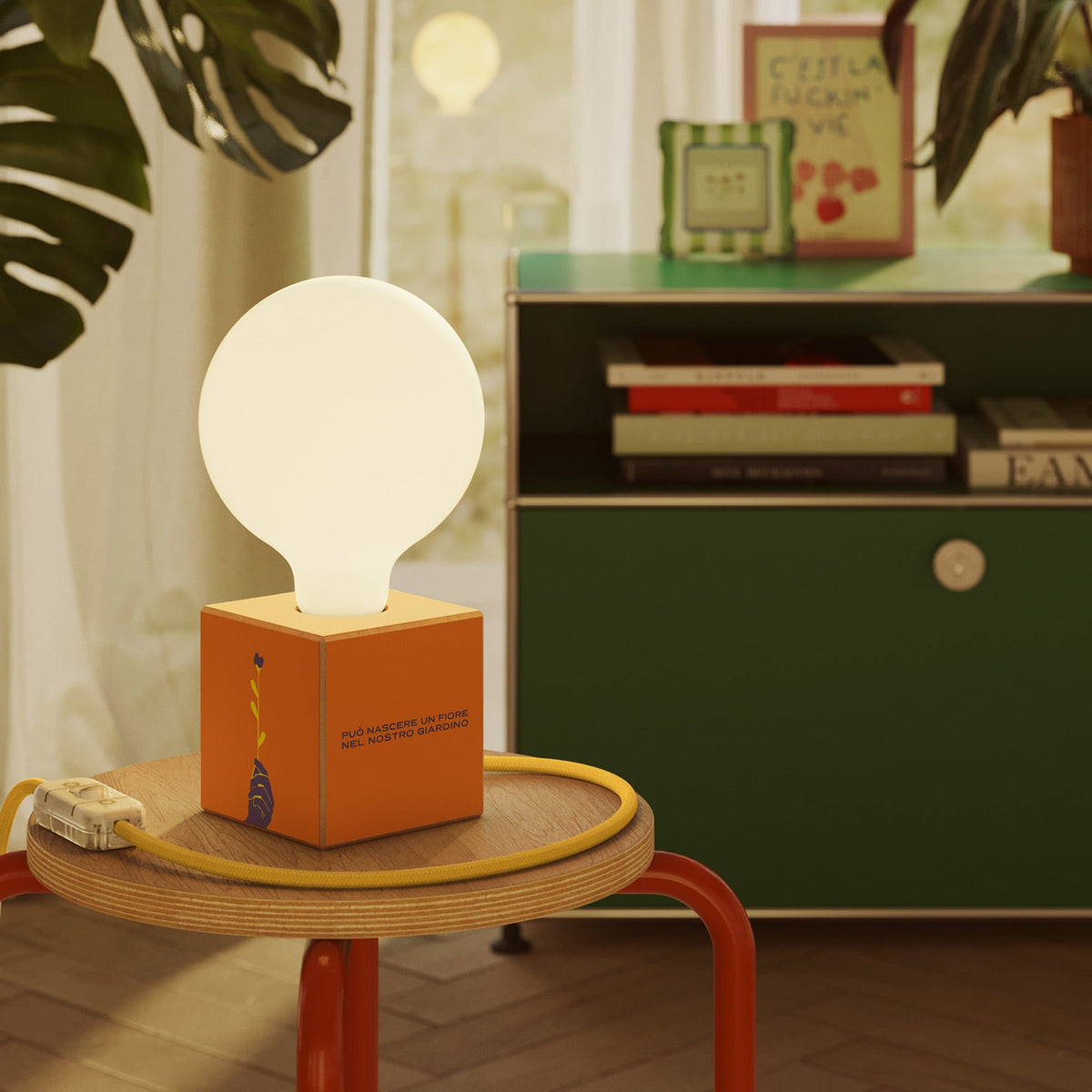 Lampada da tavolo Cubetto "Può nascere un fiore" con lampadina globo effetto porcellana - Santomanifesto