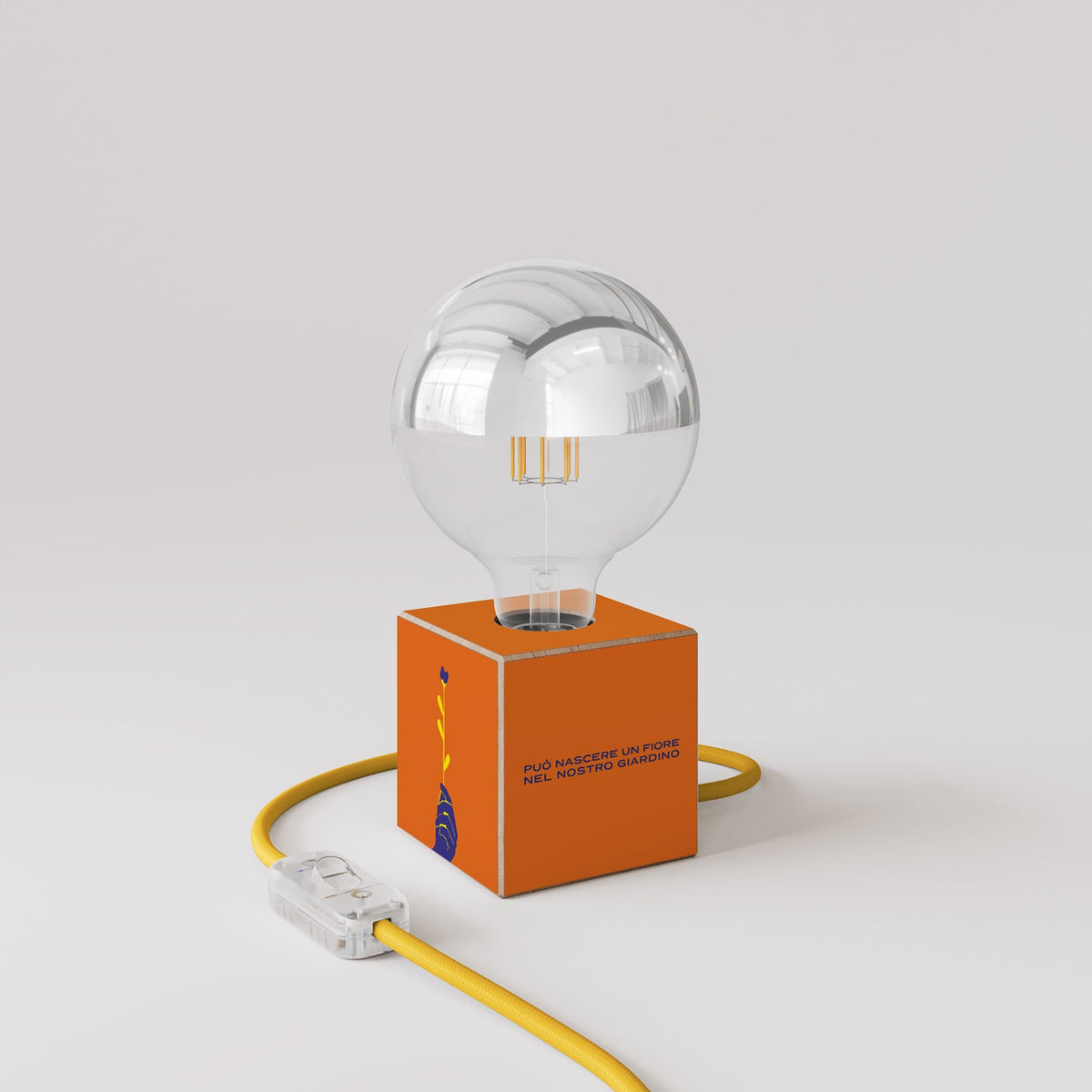 Lampada da tavolo Cubetto "Può nascere un fiore" con lampadina globo mezza sfera argento - Santomanifesto