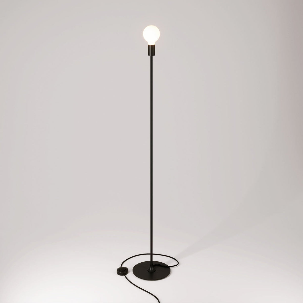 Lampada da terra MAG-Y con base metallica tonda - Nero