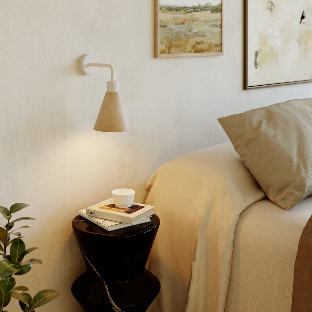 Lampada Fermaluce con paralume conico in legno ed estensione curva - Bianco opaco