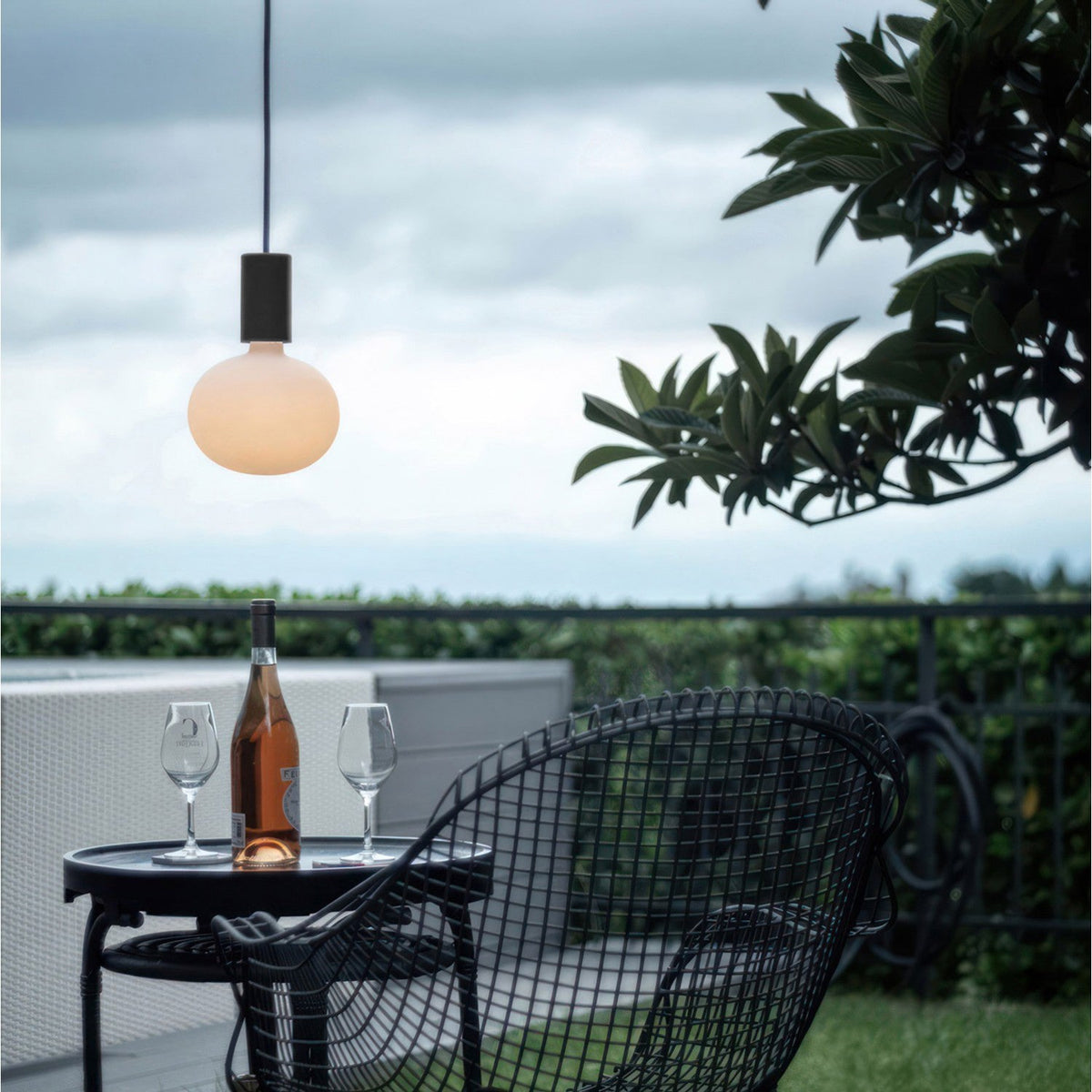 Modulair ELEGANT Lampada da esterno con 5 m cavo tessile, decentatore, rosone e portalampada IP65 waterproof - Nero