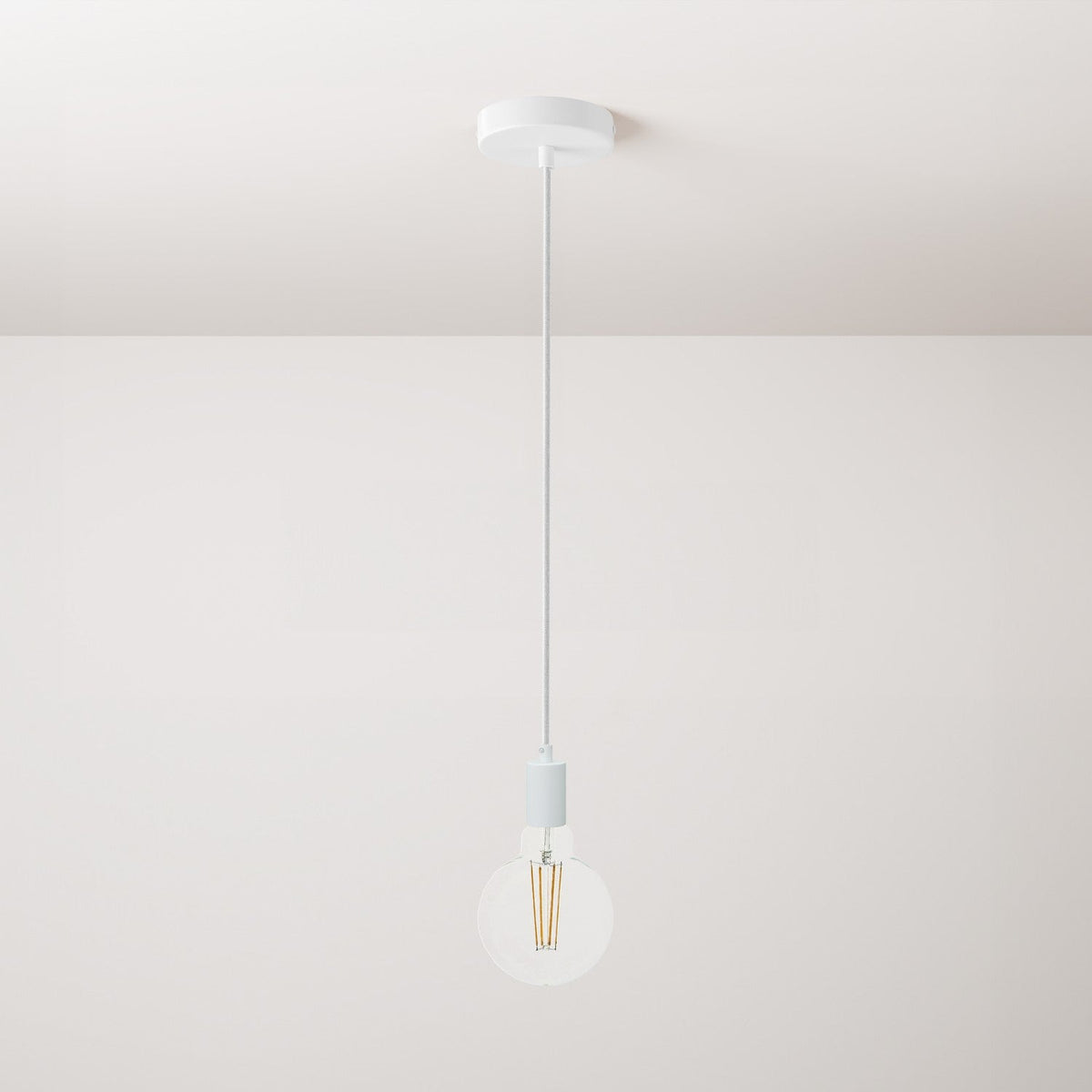 Lampada a sospensione completa di cavo tessile e finiture in metallo monocromatiche - Bianco