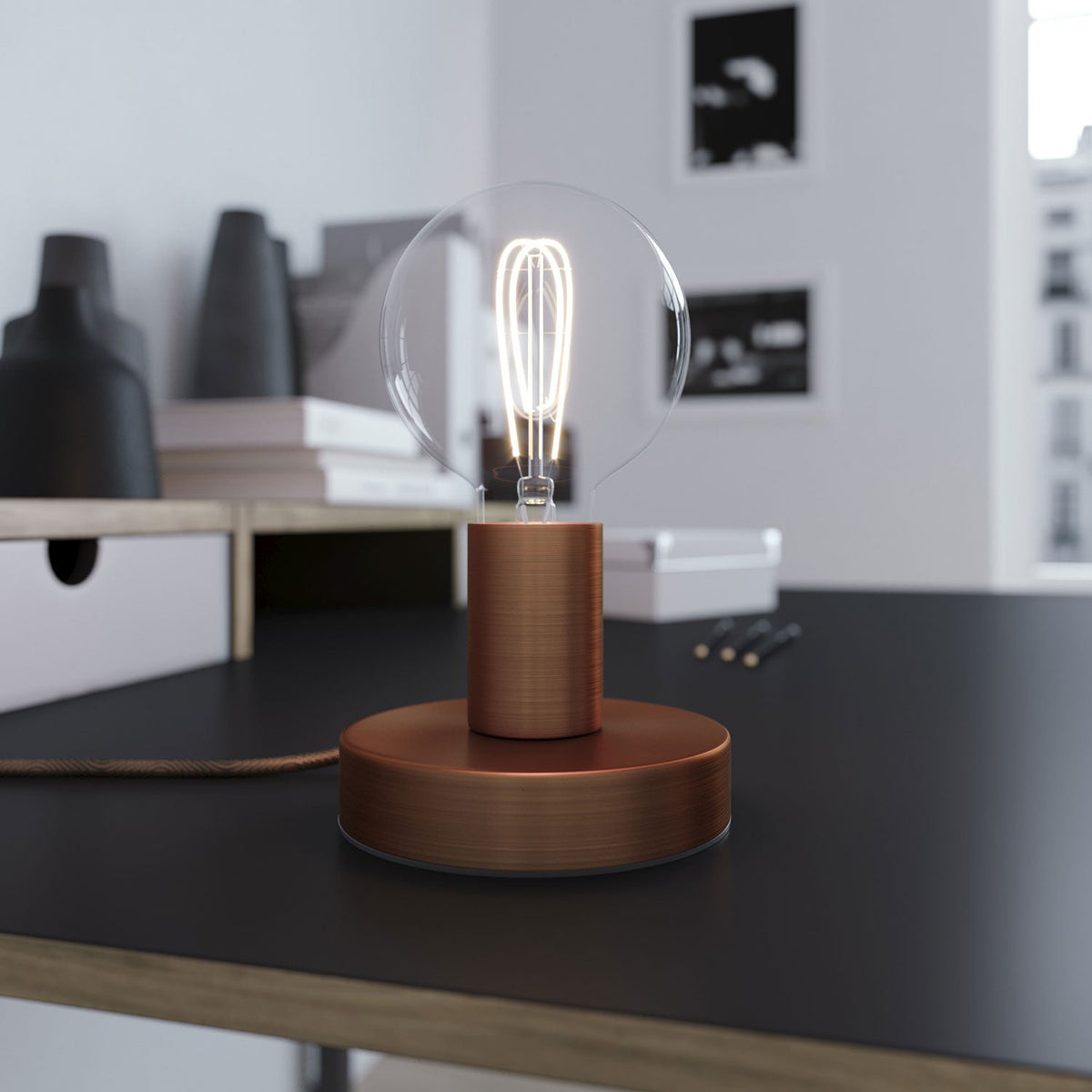 Posaluce - Lampada da tavolo in metallo - Rame satinato