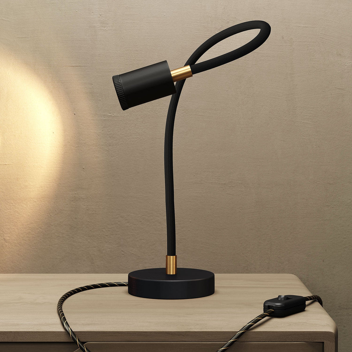 Table Flex GU1d0 lampada da tavolo snodabile con mini faretto LED - Nero
